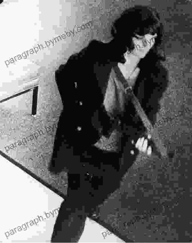 Patty Hearst Participating In A Bank Robbery American Heiress: The Wild Saga Of The Kidnapping Crimes And Trial Of Patty Hearst